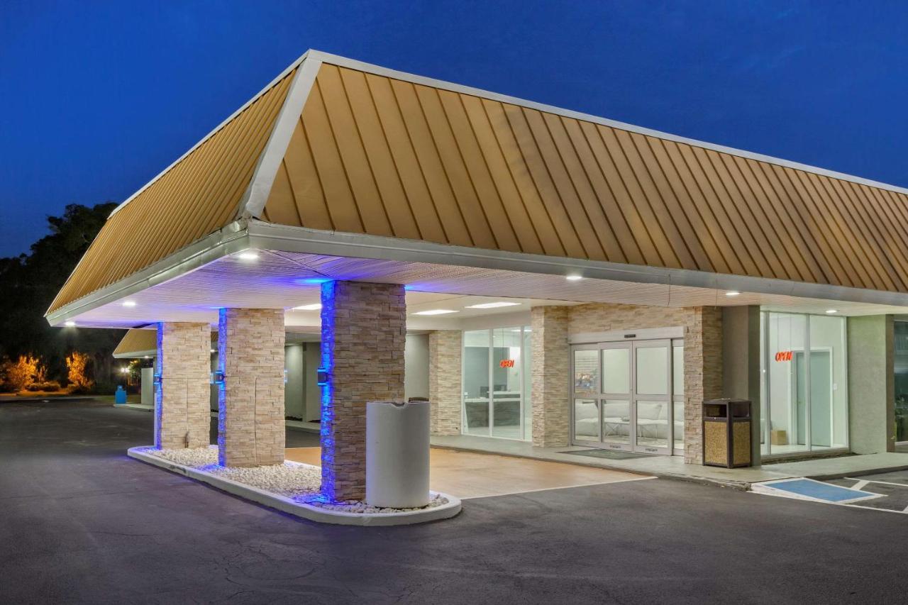 פאוליס איילנד Quality Inn & Suites מראה חיצוני תמונה