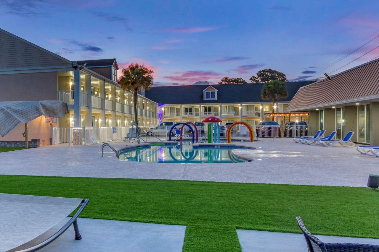 פאוליס איילנד Quality Inn & Suites מראה חיצוני תמונה