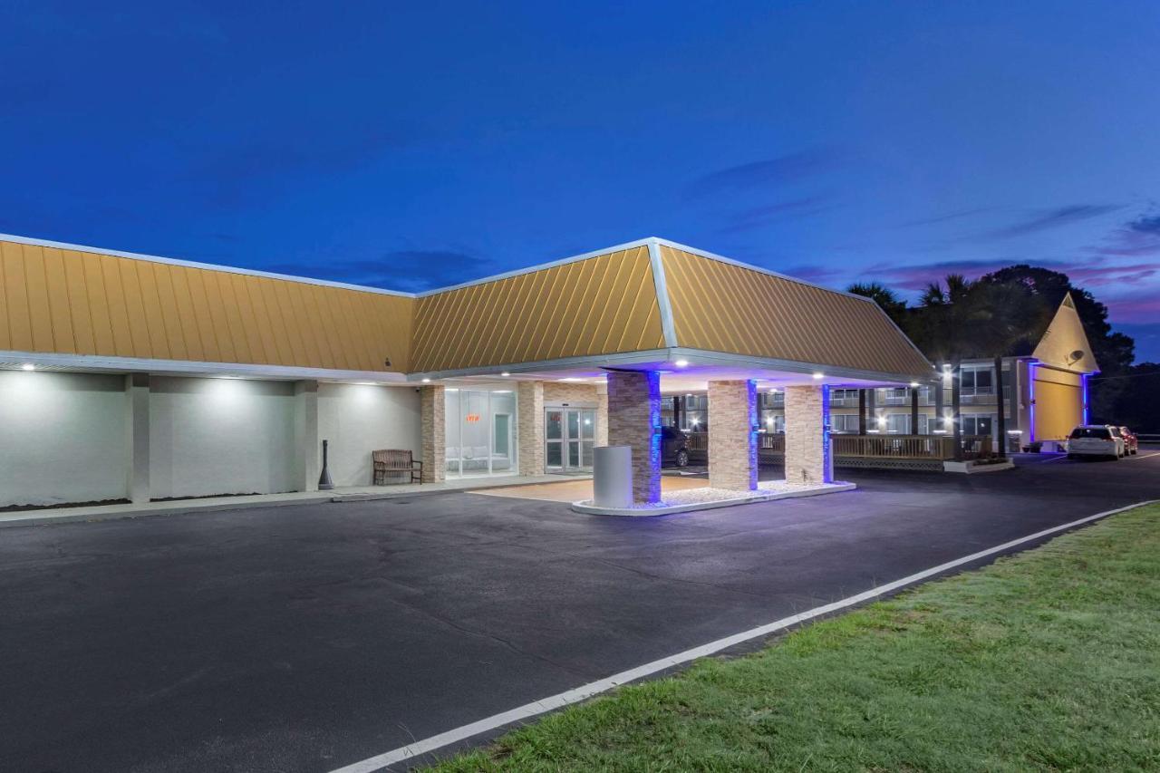 פאוליס איילנד Quality Inn & Suites מראה חיצוני תמונה