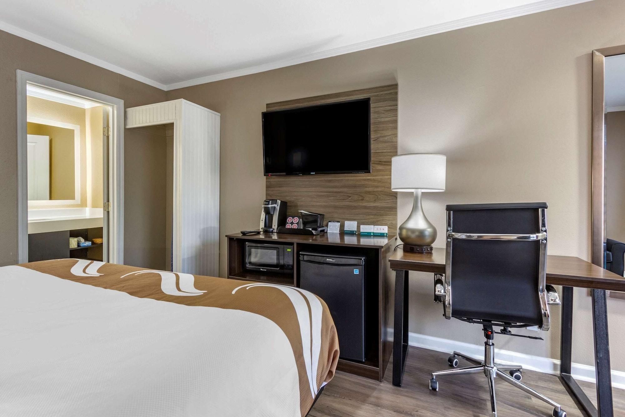 פאוליס איילנד Quality Inn & Suites מראה חיצוני תמונה